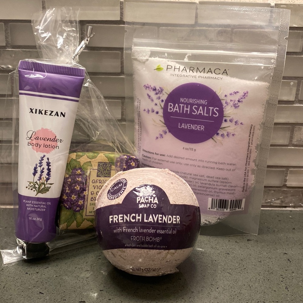 NWT- Essential Oil Lavender Spa Kit